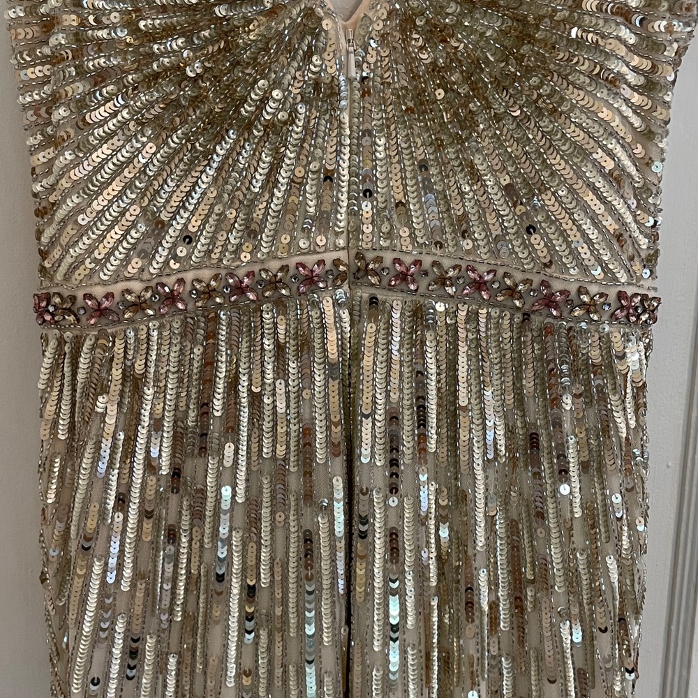 SOLD. New Mac Duggal Gold Sequin Embellished Evening Gown size 4 - Picture 12 of 17